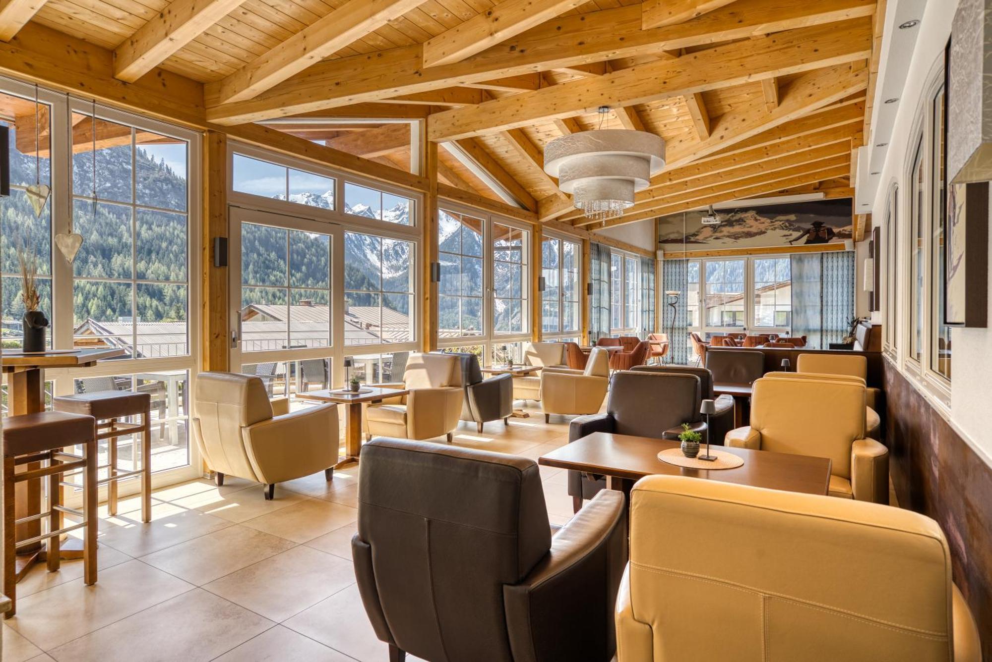 Hotel Alpen-Royal Jerzens Exterior photo