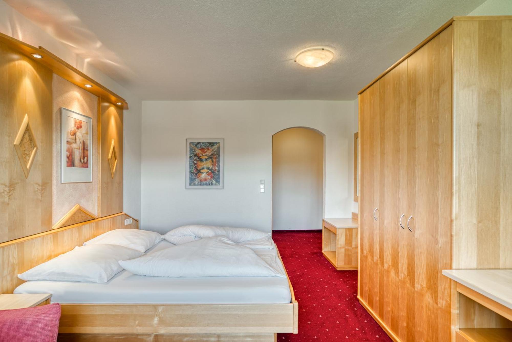 Hotel Alpen-Royal Jerzens Exterior photo