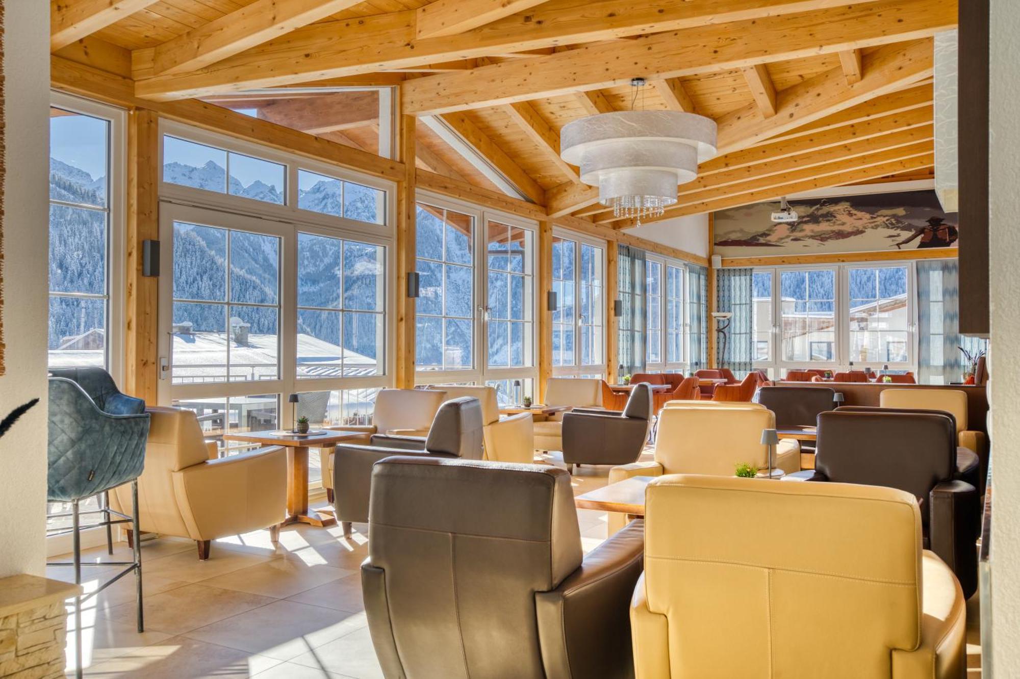 Hotel Alpen-Royal Jerzens Exterior photo